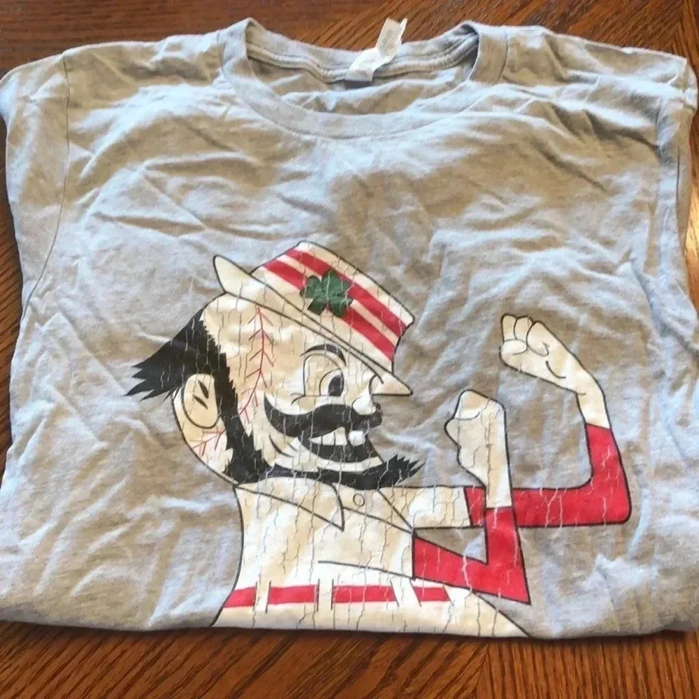 Cincinnati Reds Leprechaun Tee Shirt - Picture 5 of 6